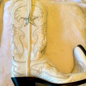 Lucchase Brand new- size 8 (worn once)